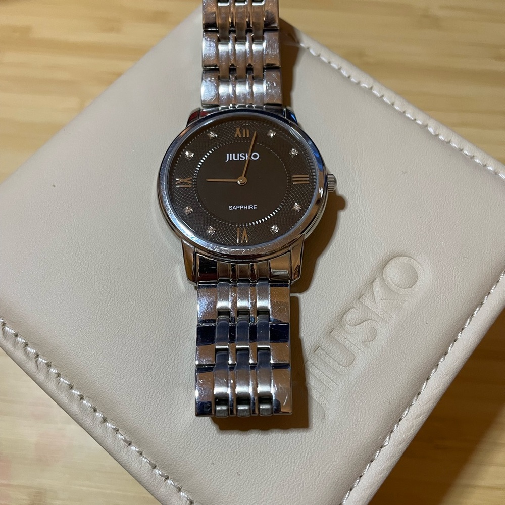 Jiusko Sapphire Watch. Men’s or for women who like large watches (I do!)